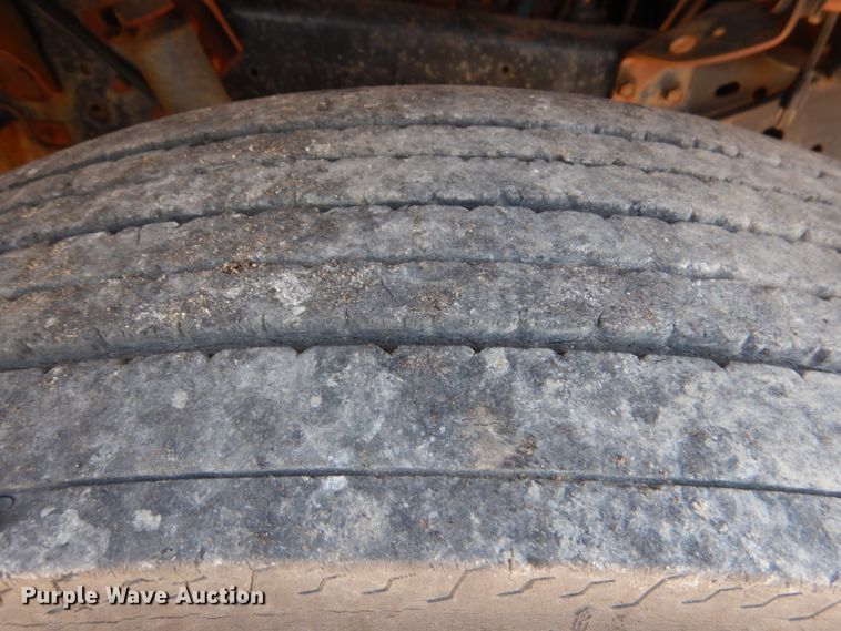 image for item DM3868 1983 International 1654  dump flatbed truck