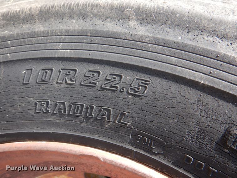 image for item DM3868 1983 International 1654  dump flatbed truck