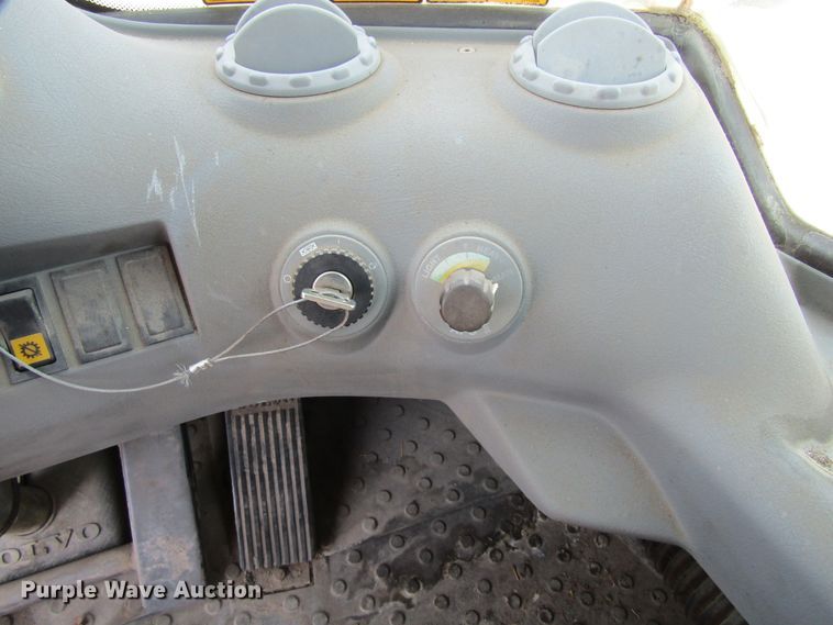 image for item EV9252 2003 Volvo L110E  wheel loader