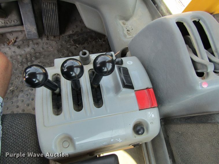 image for item EV9252 2003 Volvo L110E  wheel loader