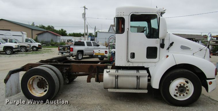 image for item EV9266 2005 Kenworth T300  semi truck