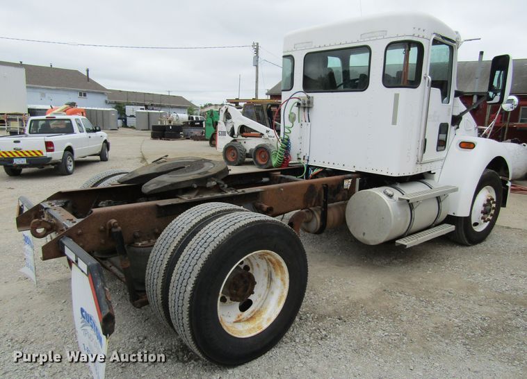 image for item EV9266 2005 Kenworth T300  semi truck