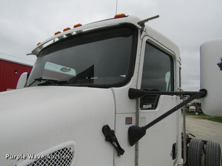 image for item EV9266 2005 Kenworth T300  semi truck