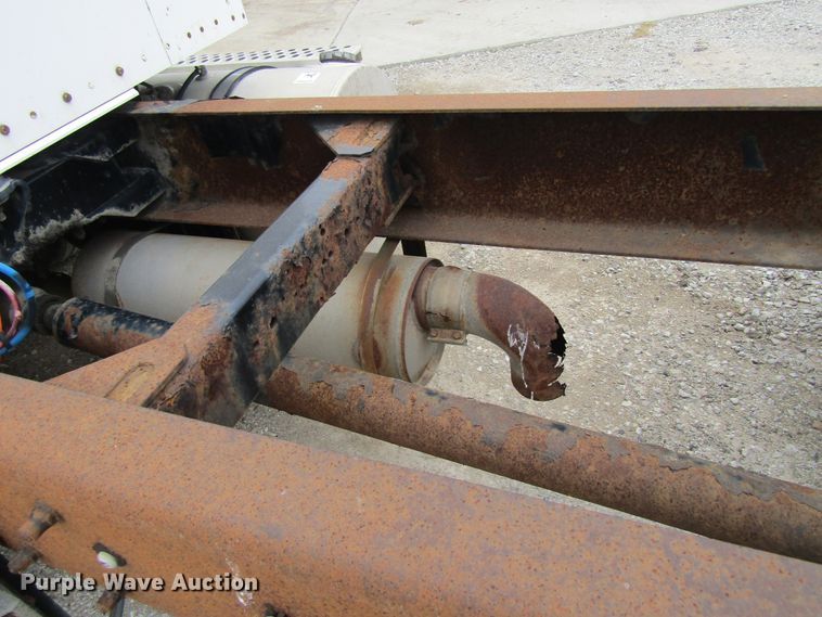 image for item EV9266 2005 Kenworth T300  semi truck