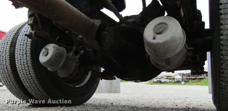 image for item EV9266 2005 Kenworth T300  semi truck