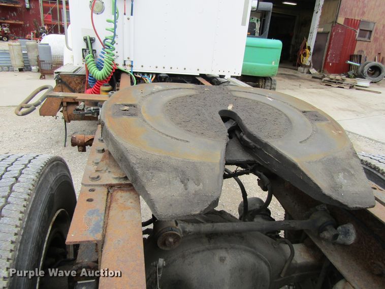 image for item EV9266 2005 Kenworth T300  semi truck