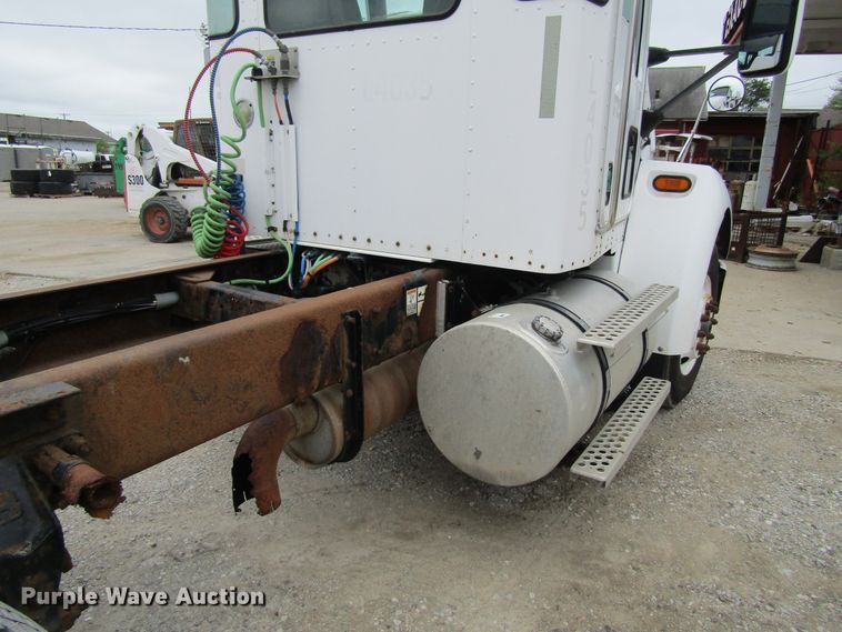 image for item EV9266 2005 Kenworth T300  semi truck