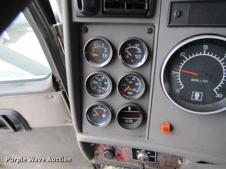 image for item EV9266 2005 Kenworth T300  semi truck