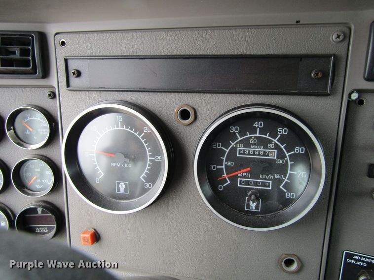 image for item EV9266 2005 Kenworth T300  semi truck