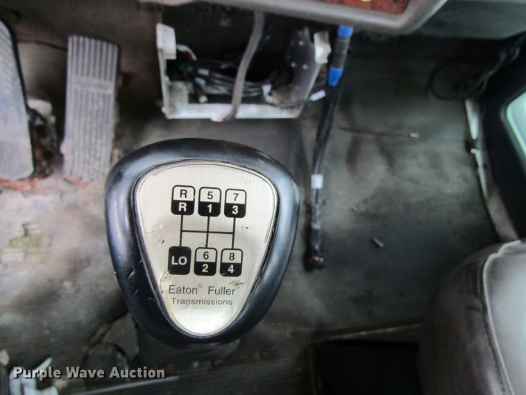 image for item EV9266 2005 Kenworth T300  semi truck