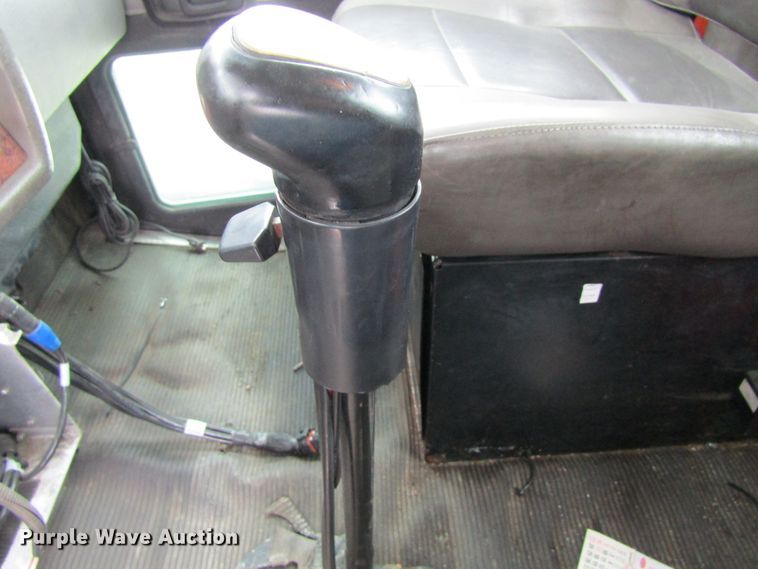 image for item EV9266 2005 Kenworth T300  semi truck