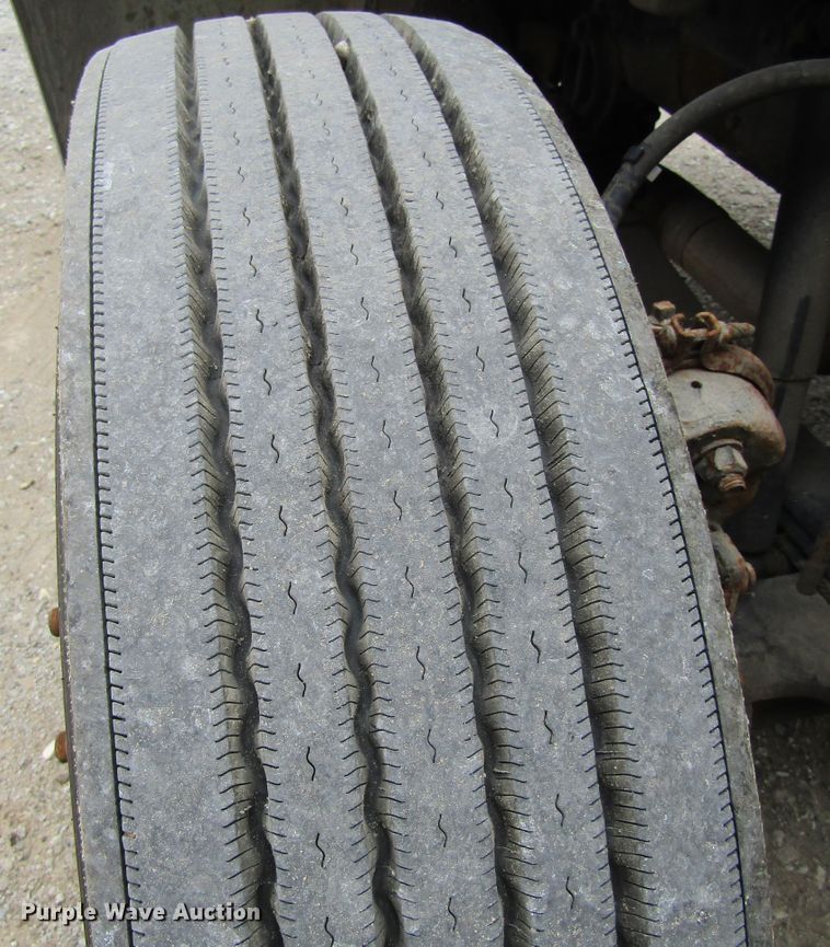 image for item EV9266 2005 Kenworth T300  semi truck