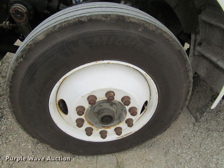 image for item EV9266 2005 Kenworth T300  semi truck