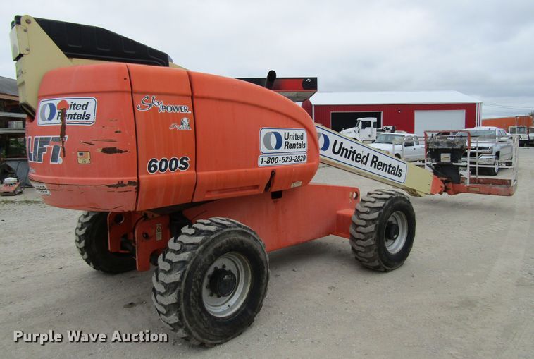 image for item EV9267 2005 JLG 600S  boom lift