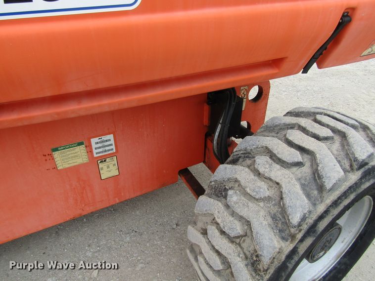 image for item EV9267 2005 JLG 600S  boom lift