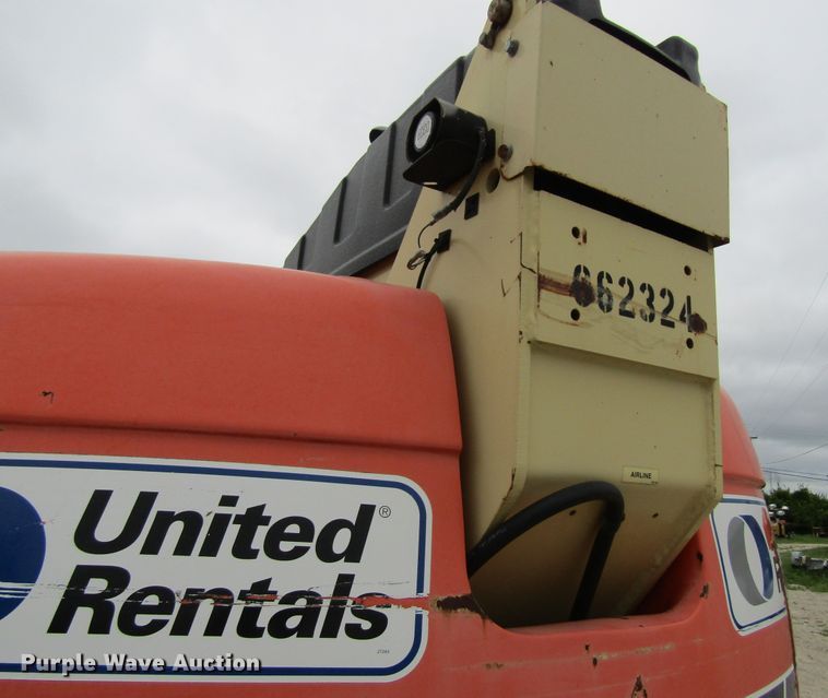 image for item EV9267 2005 JLG 600S  boom lift