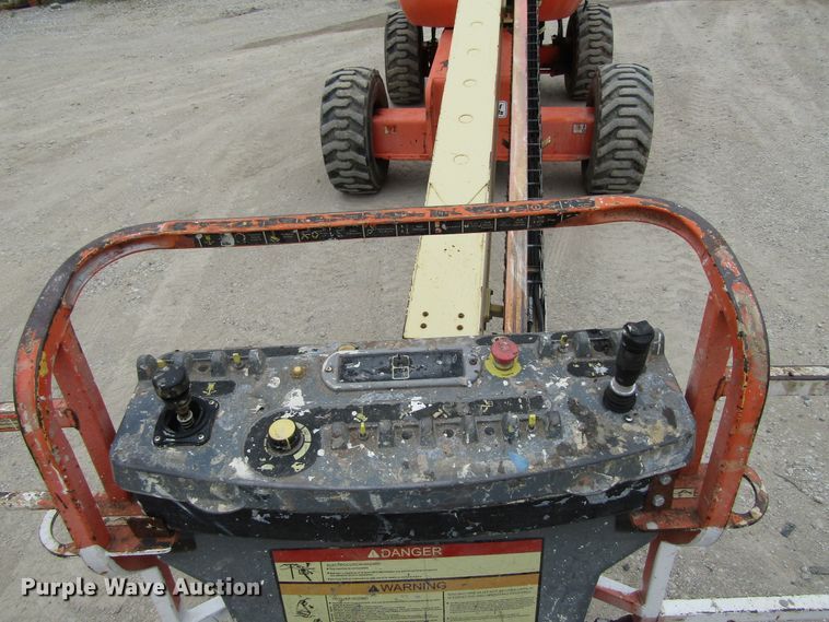 image for item EV9267 2005 JLG 600S  boom lift