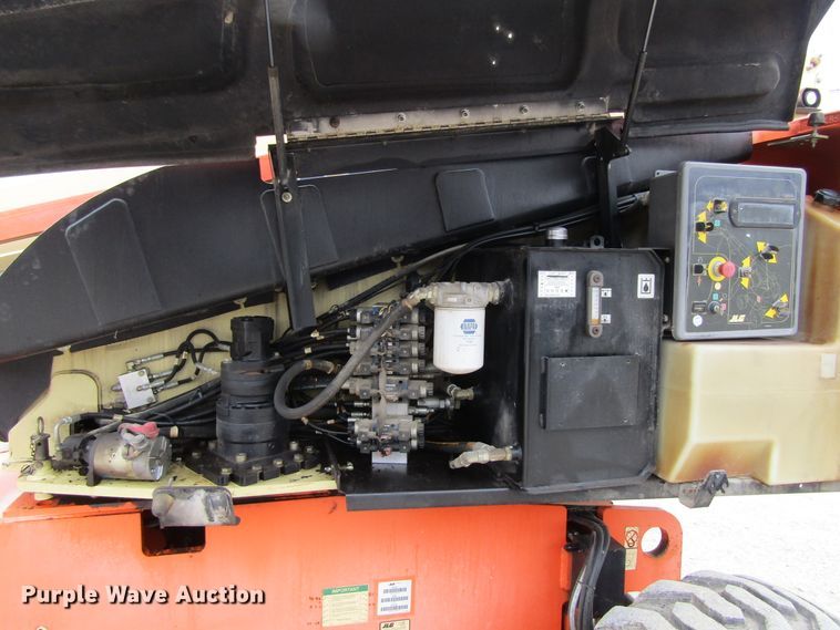 image for item EV9267 2005 JLG 600S  boom lift