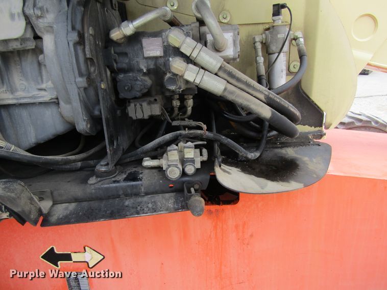 image for item EV9267 2005 JLG 600S  boom lift