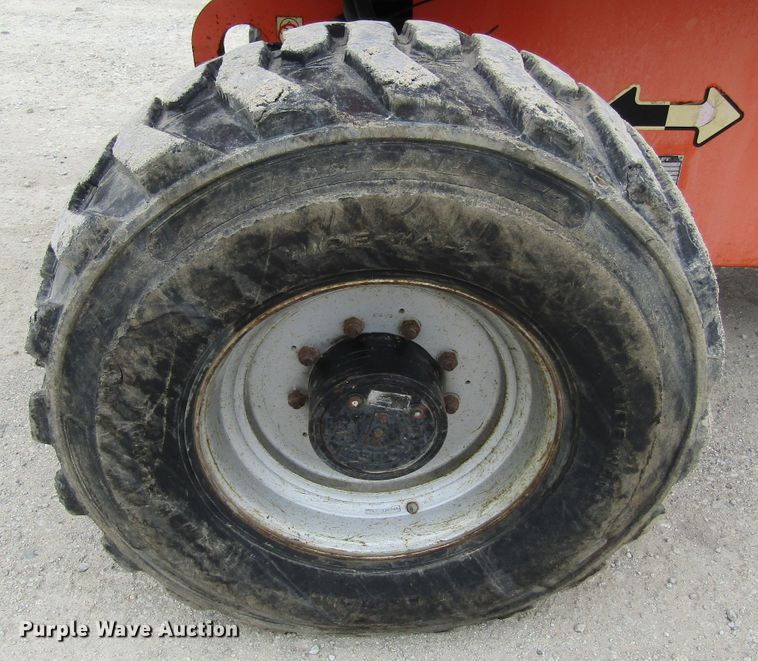 image for item EV9267 2005 JLG 600S  boom lift