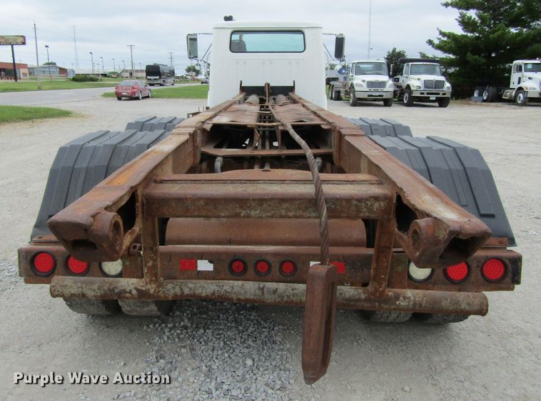 image for item EV9271 1995 International 4900  roll-off container truck