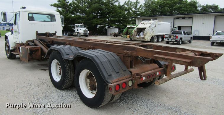 image for item EV9271 1995 International 4900  roll-off container truck