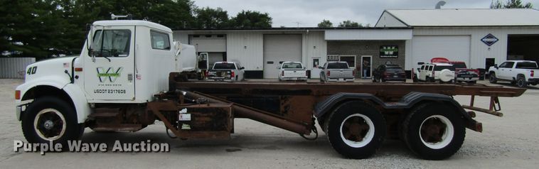 image for item EV9271 1995 International 4900  roll-off container truck