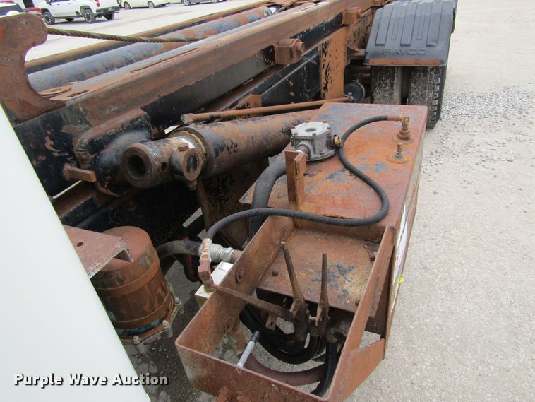 image for item EV9271 1995 International 4900  roll-off container truck