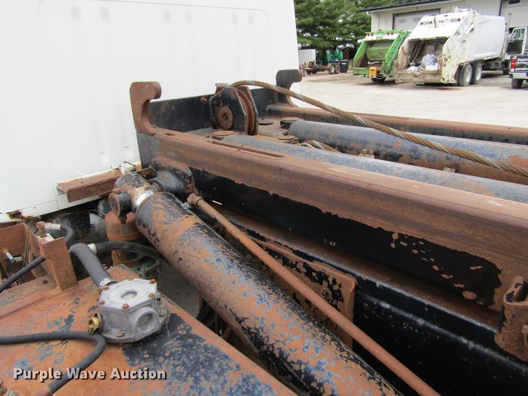 image for item EV9271 1995 International 4900  roll-off container truck