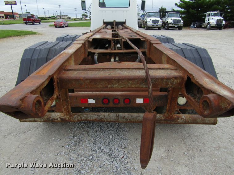 image for item EV9271 1995 International 4900  roll-off container truck