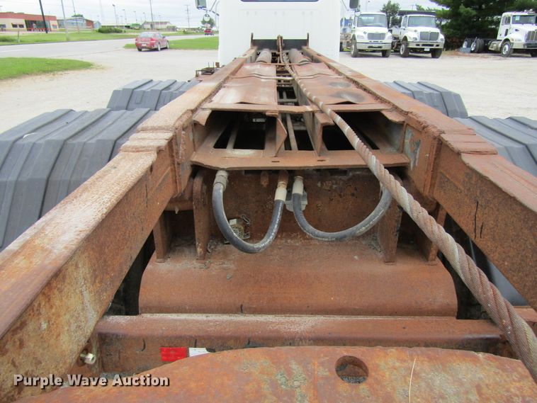 image for item EV9271 1995 International 4900  roll-off container truck