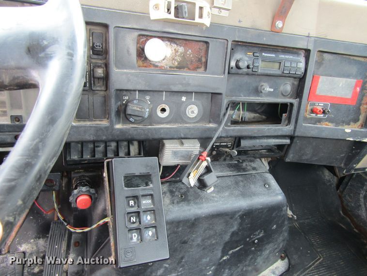 image for item EV9271 1995 International 4900  roll-off container truck