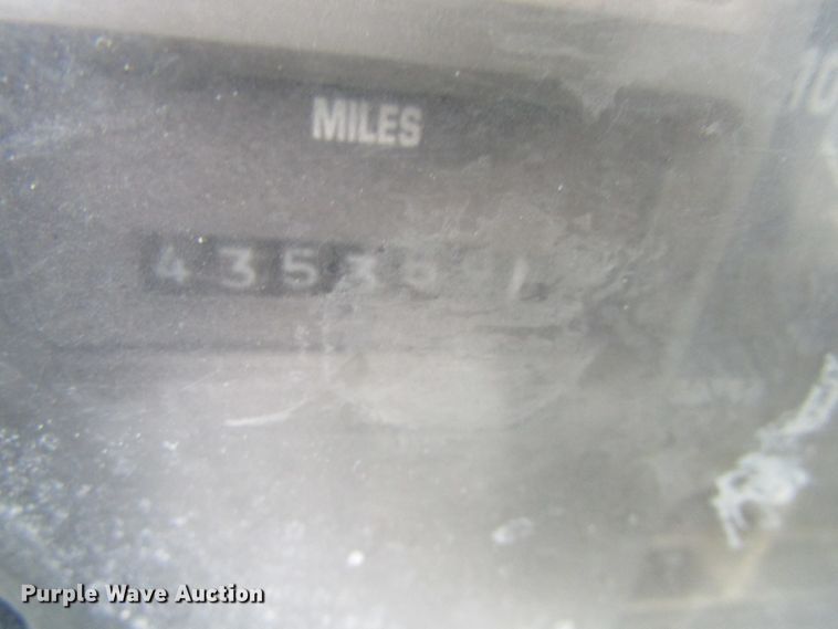 image for item EV9271 1995 International 4900  roll-off container truck