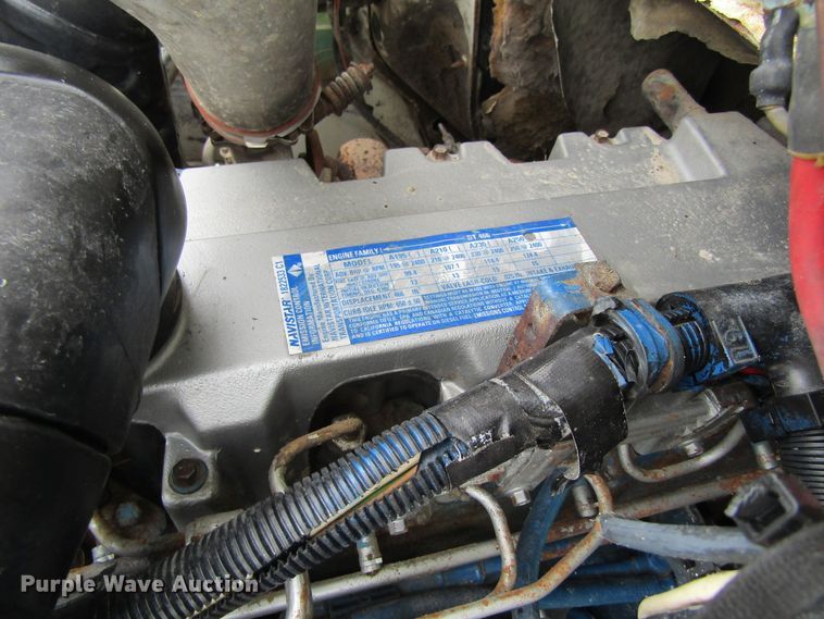 image for item EV9271 1995 International 4900  roll-off container truck