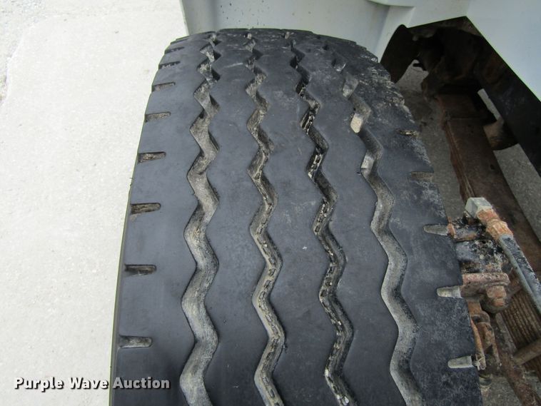 image for item EV9271 1995 International 4900  roll-off container truck