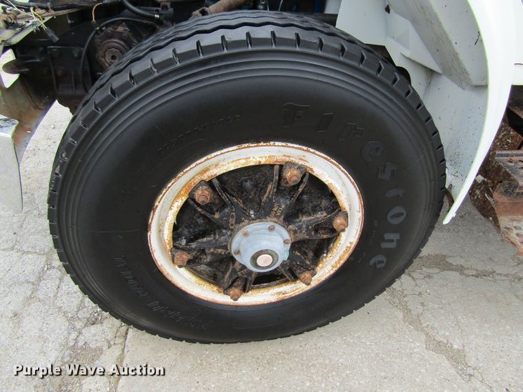 image for item EV9271 1995 International 4900  roll-off container truck