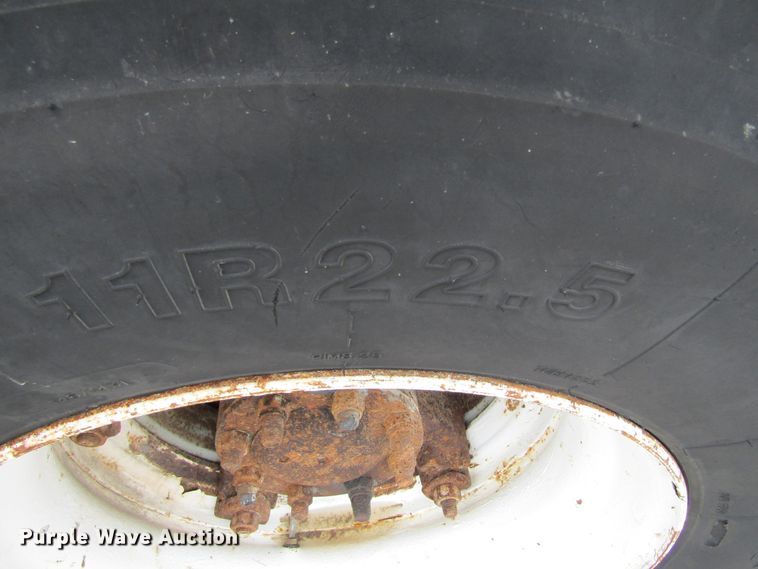 image for item EV9271 1995 International 4900  roll-off container truck