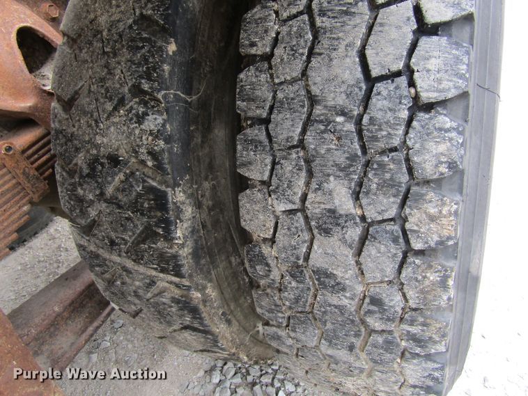 image for item EV9271 1995 International 4900  roll-off container truck