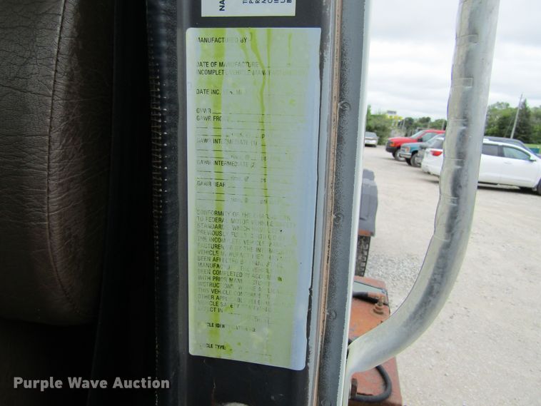 image for item EV9271 1995 International 4900  roll-off container truck