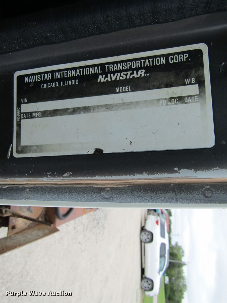 image for item EV9271 1995 International 4900  roll-off container truck