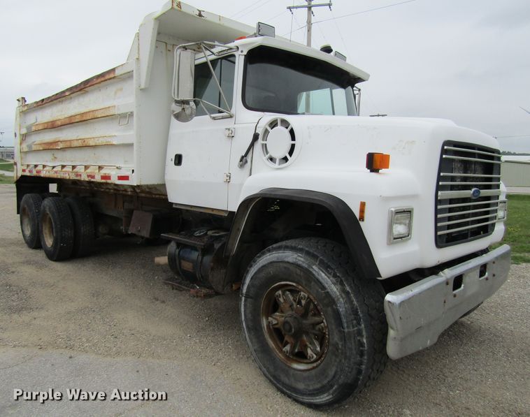 image for item EV9273 1992 Ford LT8000  dump truck