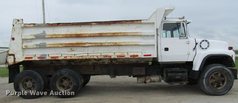 image for item EV9273 1992 Ford LT8000  dump truck