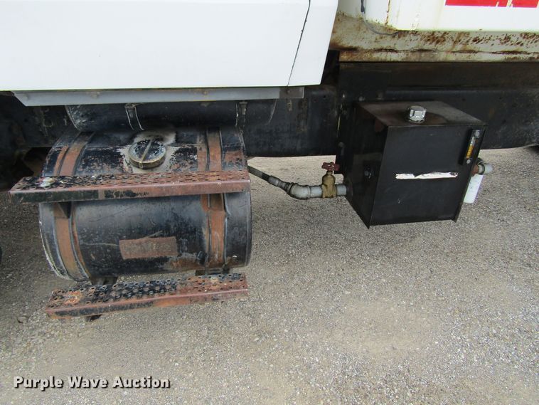 image for item EV9273 1992 Ford LT8000  dump truck