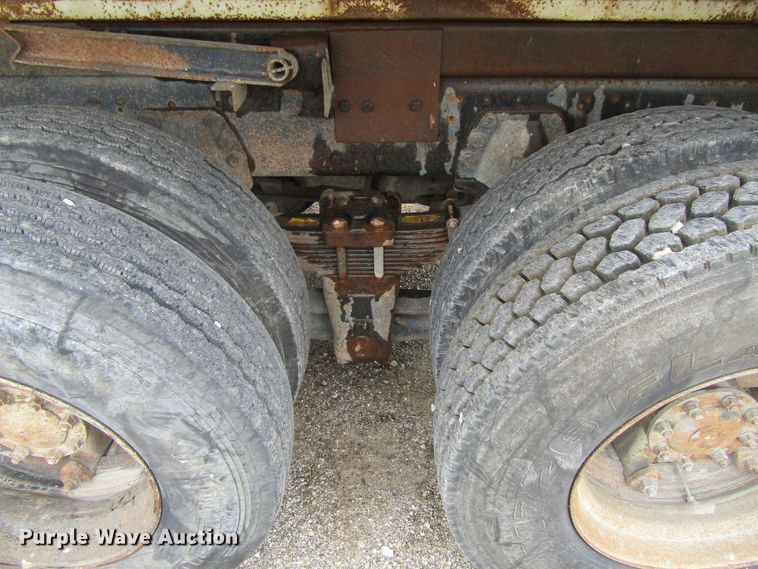 image for item EV9273 1992 Ford LT8000  dump truck