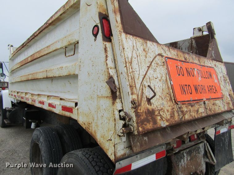 image for item EV9273 1992 Ford LT8000  dump truck