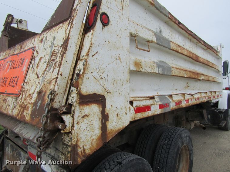 image for item EV9273 1992 Ford LT8000  dump truck