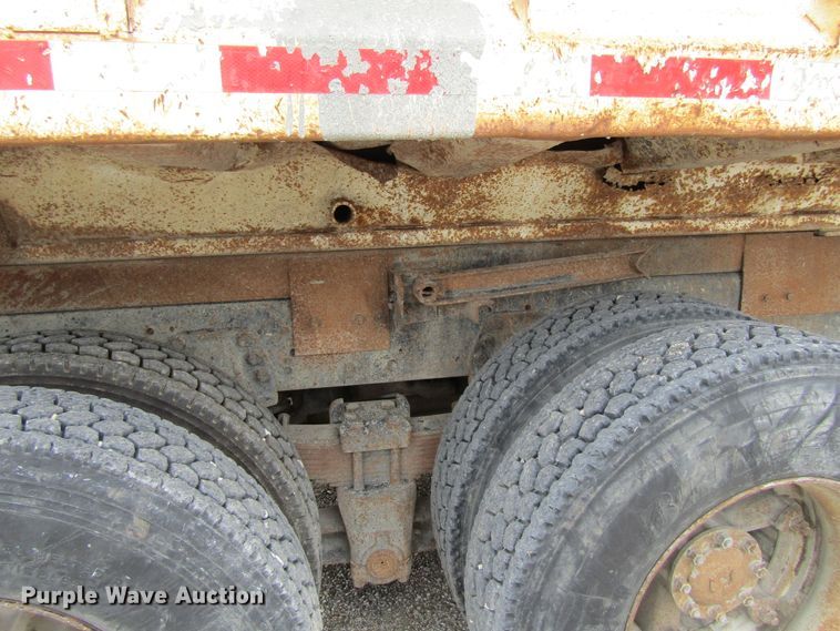 image for item EV9273 1992 Ford LT8000  dump truck