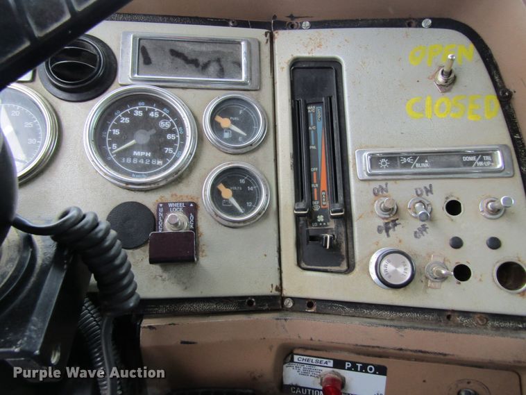 image for item EV9273 1992 Ford LT8000  dump truck