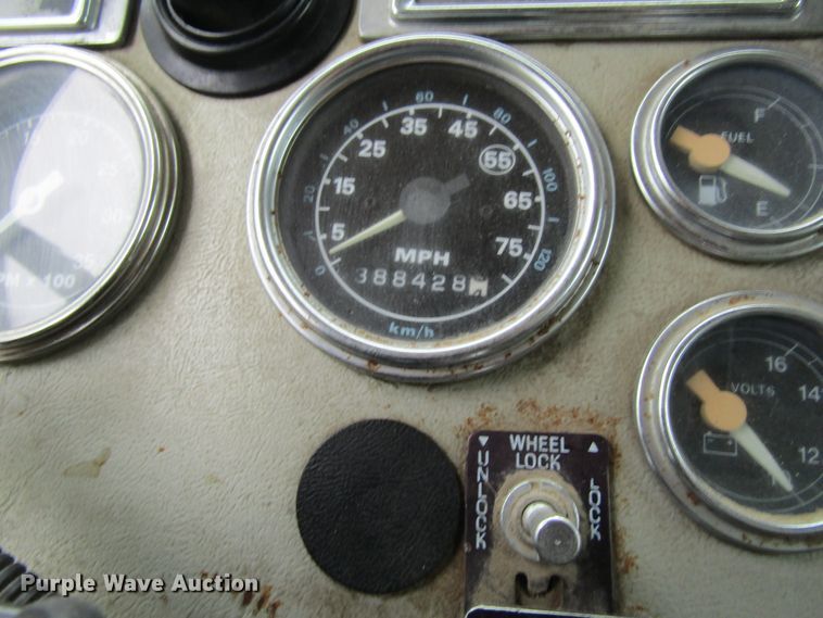 image for item EV9273 1992 Ford LT8000  dump truck