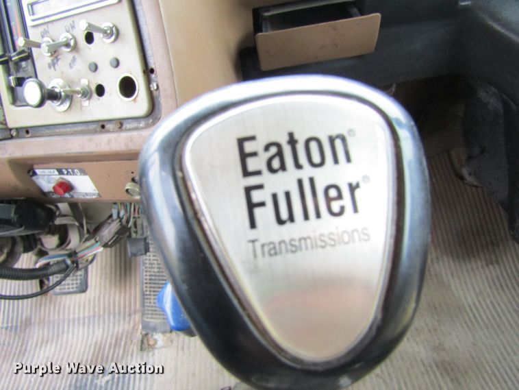 image for item EV9273 1992 Ford LT8000  dump truck